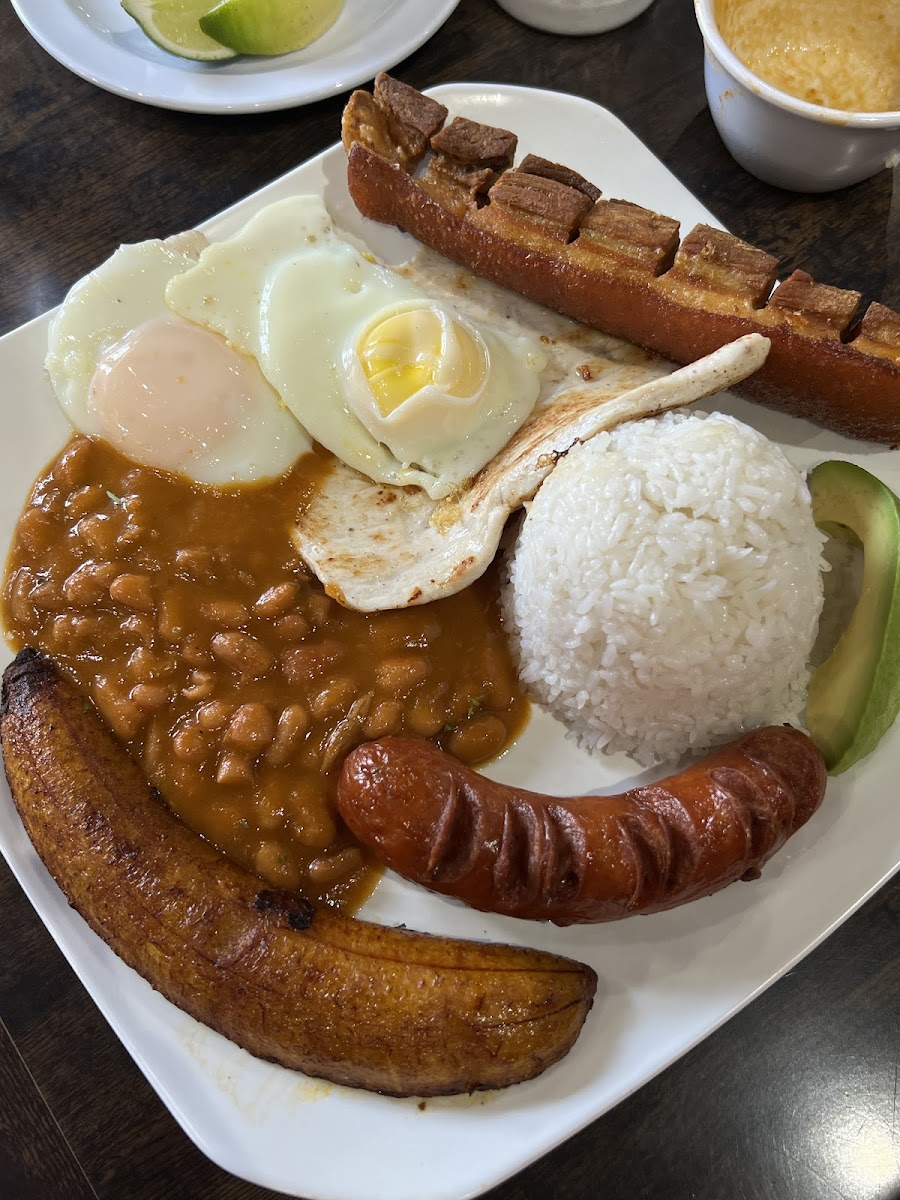 Linda Azoguenita Bakery & Restaurant